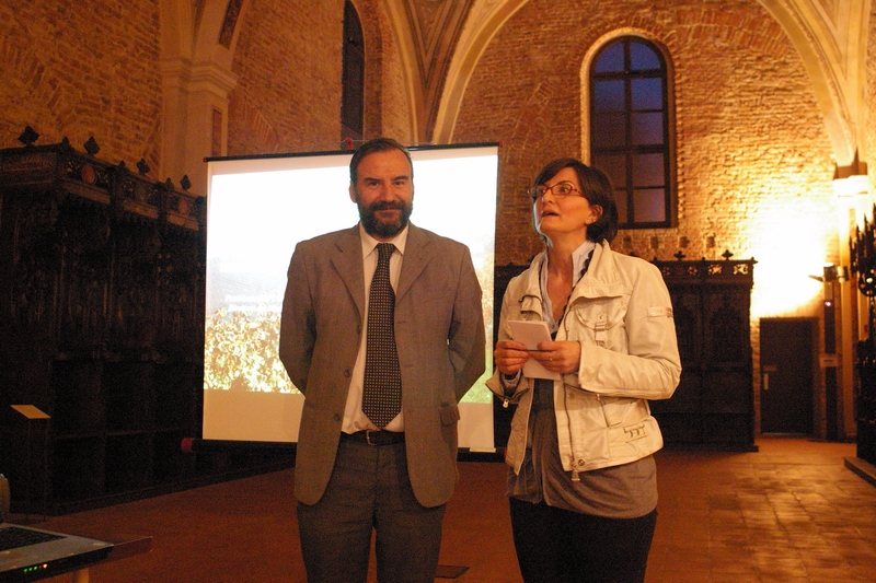 Introduzione da parte dell Arch. Simona Guasco (Hastarte) alla Conferenza del Prof. Marco Devecchi (Osservatorio del Paesaggio per il Monferrato e l Astigiano) su "Il paesaggio culturale astigiano: le chiese romaniche".