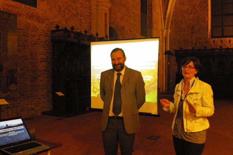 Introduzione da parte dell Arch. Simona Guasco (Hastarte) alla Conferenza del Prof. Marco Devecchi (Osservatorio del Paesaggio per il Monferrato e l Astigiano) su "Il paesaggio culturale astigiano: le chiese romaniche".