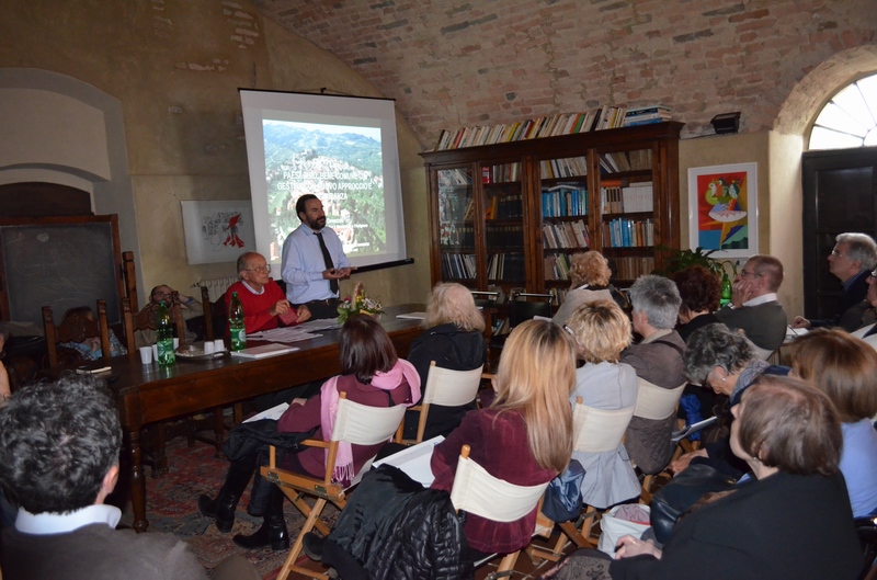 Relazione del Prof. Marco Devecchi su Paesaggio: Bene comune da gestire con nuovo approccio e lungimiranza (Foto di Cinzia Caramagna).