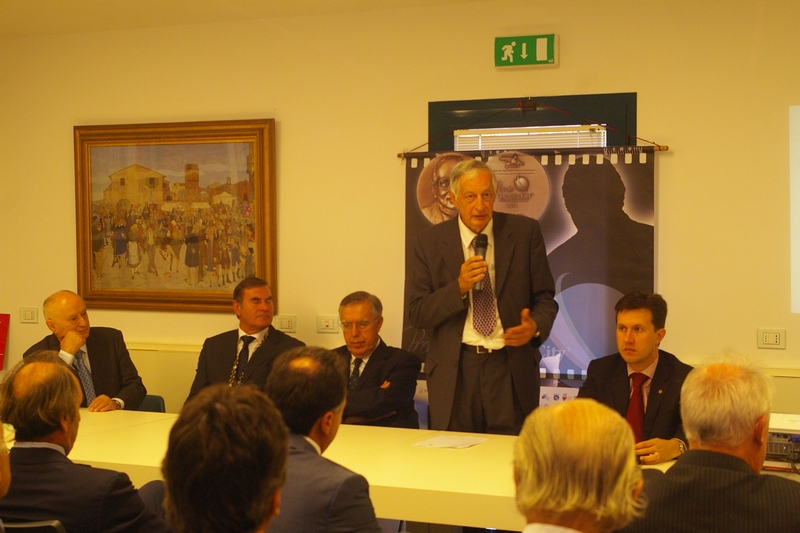 Introduzione all incontro di sottoscrizione del "Patto per la Bellezza e il Paesaggio. RETE delle RETI per la Tutela e Valorizzazione del paesaggio naturale e culturale italiano" da parte del Dott. Cosimo Ceccuti (Presidente della Fondazione Spadolini Nuova Antologia).