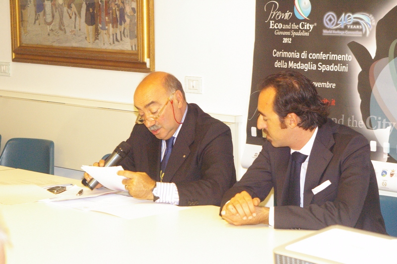 Pubblica lettura da parte dell Avv. Angelo Paladino (Presidente Osservatorio Europeo del Paesaggio Arco Latino) del "Patto per la Bellezza e il Paesaggio. RETE delle RETI per la Tutela e Valorizzazione del paesaggio naturale e culturale italiano".