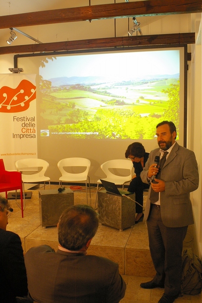 Relazione sull esperienze degli Osservatori del Paesaggio del Piemonte da parte del Prof. Marco Devecchi dell Università di Torino e Coordinatore della Rete degli Osservatori del Paesaggio del Piemonte (Foto del Dott. Nadir Mognato).