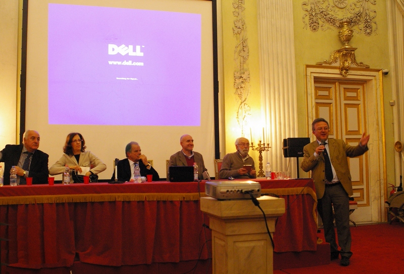 Contributo di riflessione sulle tematiche della tutela del paesaggio da parte dell Arch. Giorgio Rossini, Soprintendente per i Beni Architettonici e Paesaggistici della Liguria. Al Tavolo dei relatori da (sx): Giorgio Parodi, Architetto, Federazione Regionale degli Architetti P.P.C. della Liguria, Francesca Mazzino, Architetto, Dipartimento Polis Università di Genova, Giovanni Gerbi, Avvocato, esperto in Diritto Urbanistico, Mario Preve, giornalista e moderatore dell incontro e Massimo Quaini dell Università di Genova.