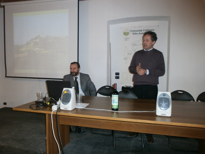 Prezioso contributo di riflessione sul tema della Candidatura UNESCO dei territori del Freisa da parte dell Agr. Giorgio Ferrero (Ex - Presidente della Coldiretti del Piemonte e già Componente del CNEL - Consiglio Nazionale dell Economia e del Lavoro) [Foto di Mirella Zitti].