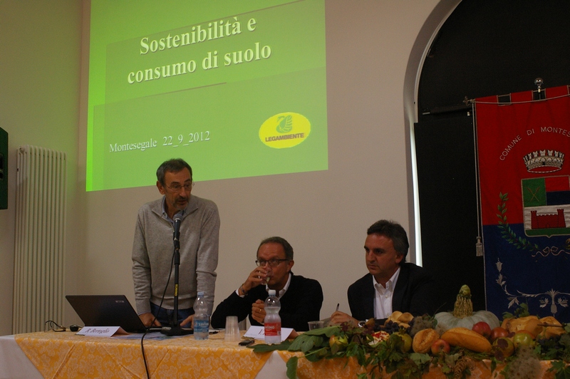 Relazione del Dott. Renato Bertoglio (Responsabile Gruppo Territorio Legambiente Provincia di Pavia) su "Sostenibilità e consumo di suolo".