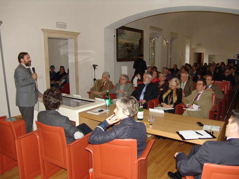 Contributo di approfondimento al Convegno da parte del Prof. Marco Devecchi  (Presidente dell Osservatorio del Paesaggio per il Monferrato e l Astigiano) con una relazione su "Parchi e giardini storici: un elemento qualificante il paesaggio piemontese" (Foto di Pippo Sacco).