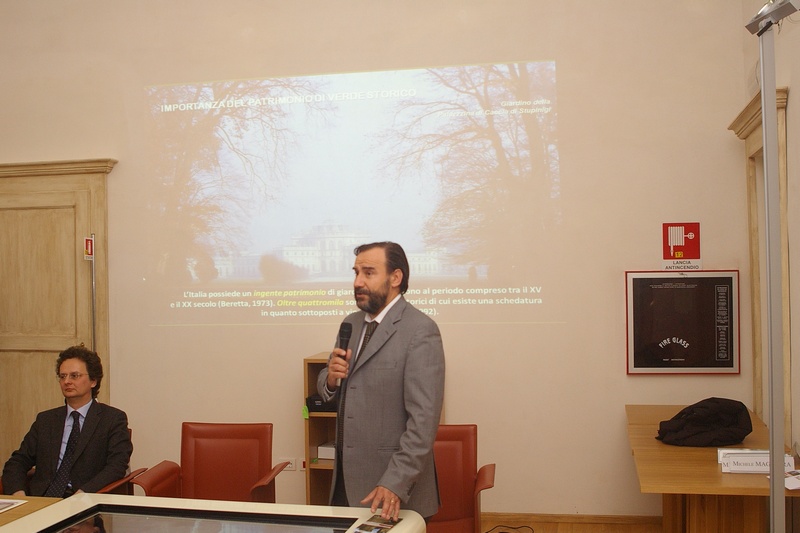 Relazione del Prof. Marco Devecchi  (Presidente dell Osservatorio del Paesaggio per il Monferrato e l Astigiano) su "Parchi e giardini storici: un elemento qualificante il paesaggio piemontese" (Foto di Silvio Garlasco).