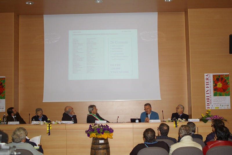 Relazione del Dott. Silvano Roggero su "Il progetto di collaborazione tra i comuni piemontesi sedi di Rassegne floreali" (Foto Prof. Erildo Ferro).