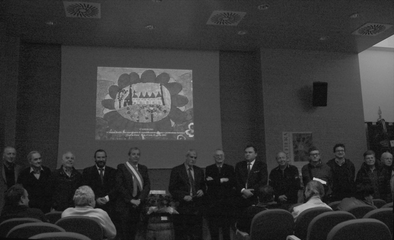 Foto ricordo con tutti i relatori al termine del Convegno su "Comuni fioriti: una opportunità di riqualificazione urbana e promozione turistica"  (Foto di Francesco Devecchi).