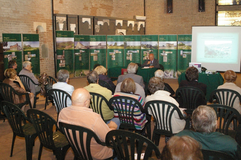 Veduta del folto pubblico presente in sala in occasione del Convegno su "Il Romanico e il suo paesaggio. Conoscenza, comunicazione, fruizione" presso la a Canonica di Santa Maria di Vezzolano ad Albugnano, Sabato 29 settembre 2012 alle ore 15,00 (Iniziativa del Progetto Cultus Loci Cura Animi).