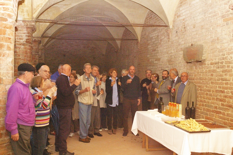 Brindisi al termine della cerimonia di consegna del Premio Alfiere del Paesaggio 2012 al fotografo inglese Mark Cooper (Foto di Franco Correggia).