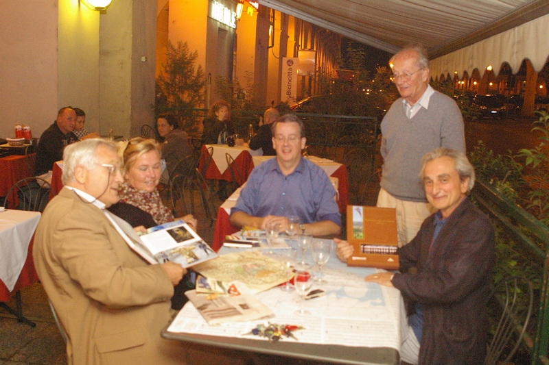Illustrazione ai ricercatori svedesi Ingrid Sarlov Herlin e Richard Tellstrom del Volume "Il paesaggio culturale astigiano. La Festa", a cura di Gialuigi Bravo, Marco Devecchi e Renato Grimaldi.
