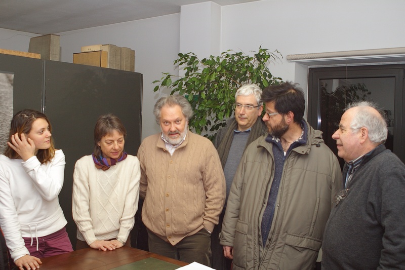 Incontro di sottoscrizione del Manifesto-Appello per una illuminazione più sobria nell Astigiano. Nella foto: (da sx) studentessa Mussa (Liceo artistico Benedetto Alfieri di Asti), Paola Grassi (Liceo artistico Benedetto Alfieri di Asti),Giancarlo Dapavo (legambiente di Asti), Domenico Novara (Circolo Legambiente Valtriversa, Silvio Garlasco (Osservatorio del Paesaggio alessandino) e Vittorio Fiore (AIPIN Piemonte e Valle d Aosta).