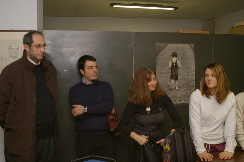 Incontro di sottoscrizione del Manifesto-Appello per una illuminazione più sobria nell Astigiano. Nella foto: (da sx) Luca Perosino (Gruppo Astrofili Monferrini), Aldo Buzio (Centro UNESCO di Torino e Club UNESCO di Asti) e Prof.ssa Maresa Barolo (Liceo artistico Benedetto Alfieri di Asti).