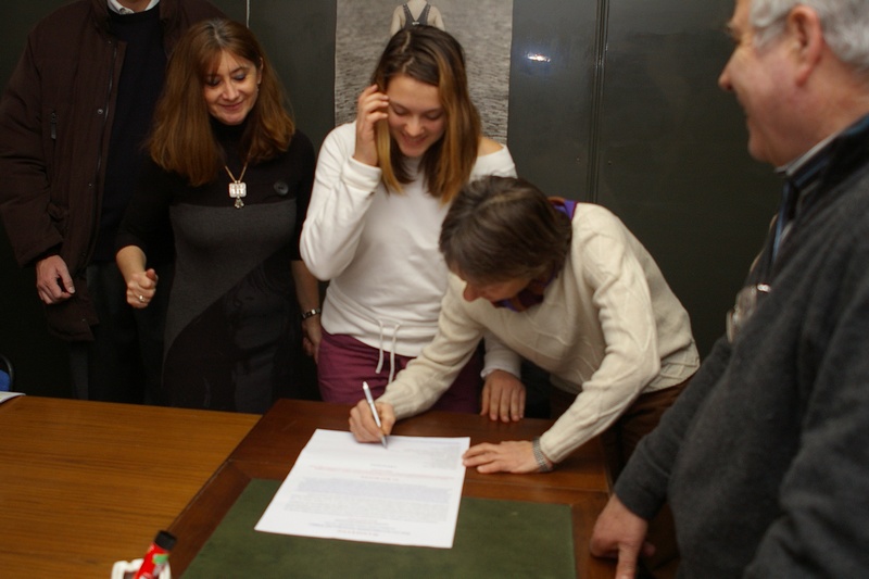 Sottoscrizione del Manifesto-Appello per una illuminazione stradale notturna più sobria da parte di Paola Grassi del Liceo artistico Benedetto Alfieri di Asti.