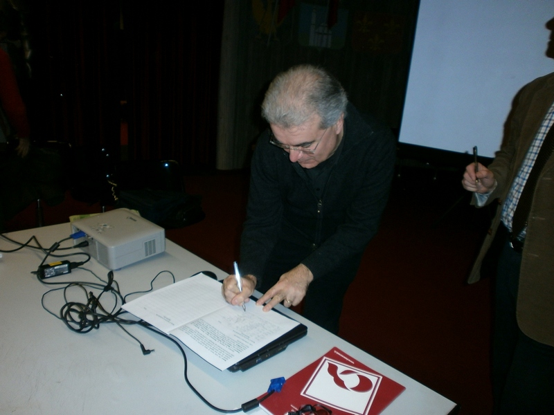 Sottoscrizione della Mozione per il mantenimento dell areale del Freisa nella Candidatura UNESCO da parte del Dott. Franco Correggia, Presidente dell Associazione Terra, Boschi, Gente e Memorie.