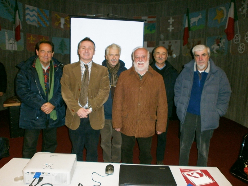Foto ricordo al termine della sottoscrizione della Mozione da parte dei Sindaci dell Alto Astigiano da (sx): Teresio Candelo (Vice Sindaco di Capriglio), Giorgio Musso (Sindaco di Castelnuovo Don Bosco), Mario Saini (sindaco di Cerreto d Asti), Giuseppe Cirio (Sindaco di Pino d Asti), Roberto Bechis (Sindaco di Buttigliera d Asti) e Dario Peila (Sindaco di Albugnano).