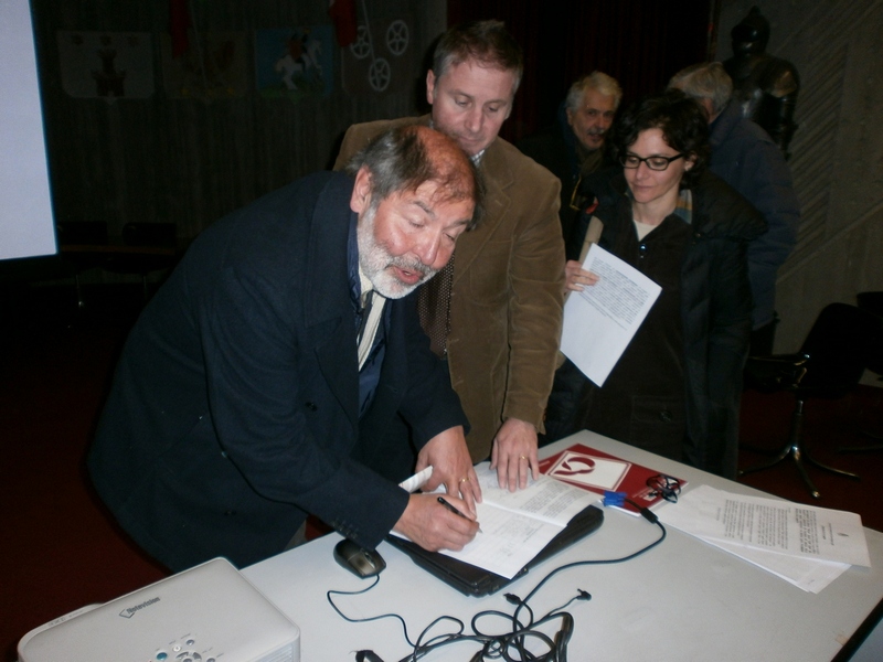Sottoscrizione della Mozione per il mantenimento dell areale del Freisa nella Candidatura UNESCO da parte del Dott. Giovanni Carlo Barberis (già Sindaco di Capriglio e Vice Presidente del Museo di Mamma Margherita).