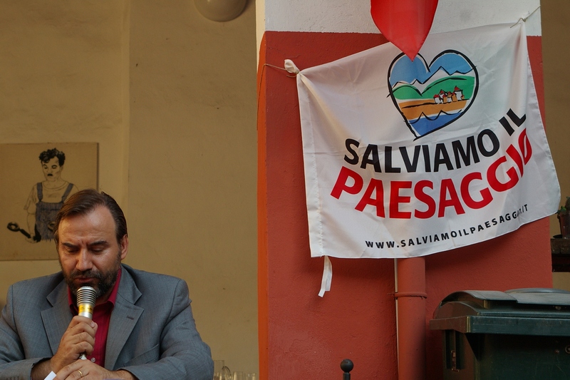 Riflessioni di Marco Devecchi (Osservatorio del Paesaggio per il Monferrato e l Astigiano) sul libro "Salviamo il paesaggio" di Luca Martinelli e sulle esperienze astigiane in tema di conservazione del paesaggio (Foto di Francesco Devecchi).