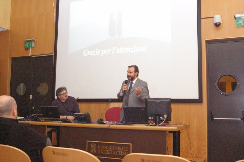 Introduzione all incontro di studio con Tiziano Fratus sul tema alberi e paesaggio presso il Museo regionale di Scienze naturali da parte di Marco Devecchi (Presidente dell Osservatorio del Paesaggio per il Monferrato e l Astigiano) (Foto di Franco Correggia).