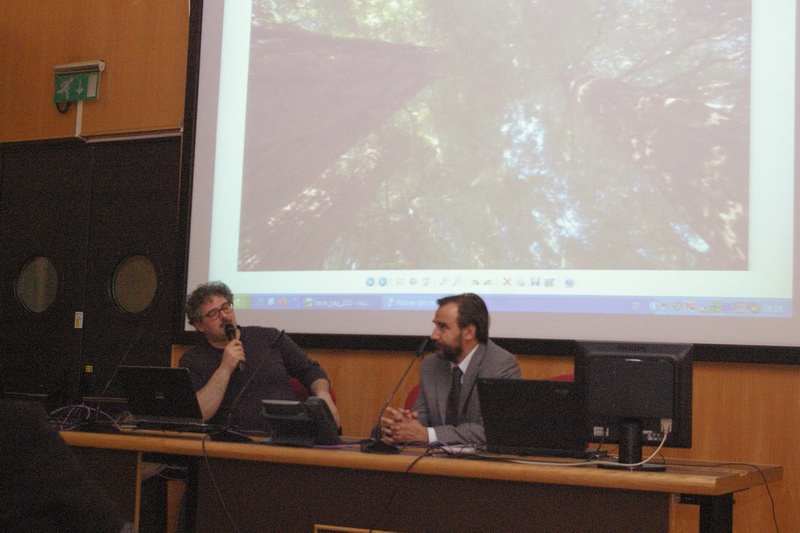 Presentazione da parte di Tiziano Fratus del cortometraggio "Homo Radix" di Manuele Cecconello (Foto di Franco Correggia).