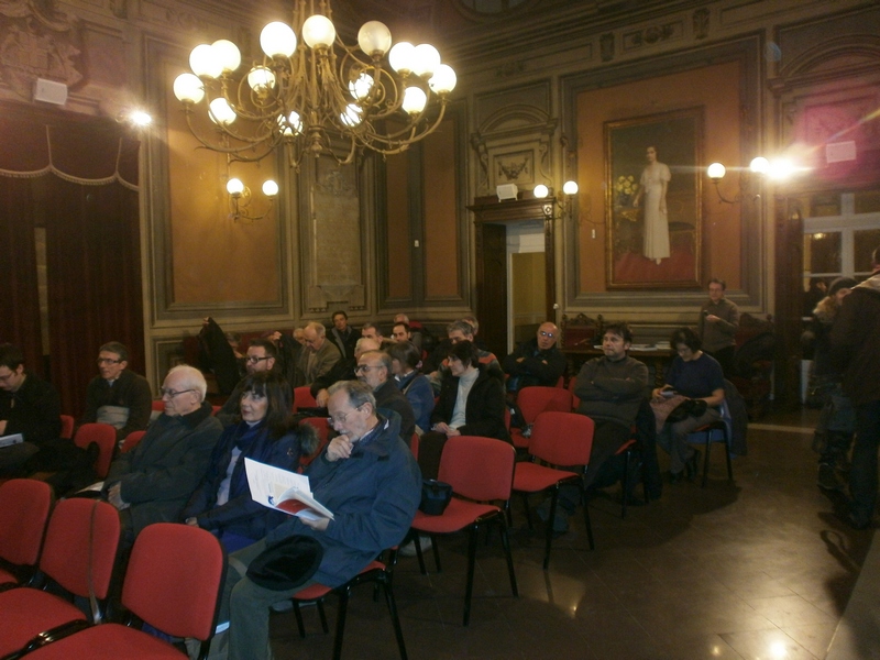 Veduta del folto pubblico presente in sala [Foto di Dino Barrera].