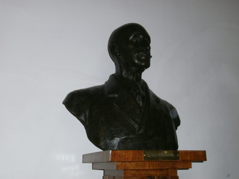 Busto del Senatore Giovanni Penna, benefattore e fondatore dell Istituto agrario di Asti [Foto di Francesco Devecchi].