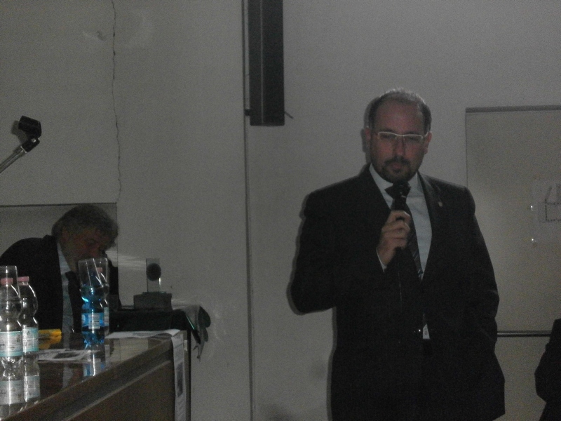 Saluto da parte del Dott. Maurizio Rasero (Vice Presidente della Fondazione Cassa di Risparmio di Asti) [Foto di Francesco Devecchi].