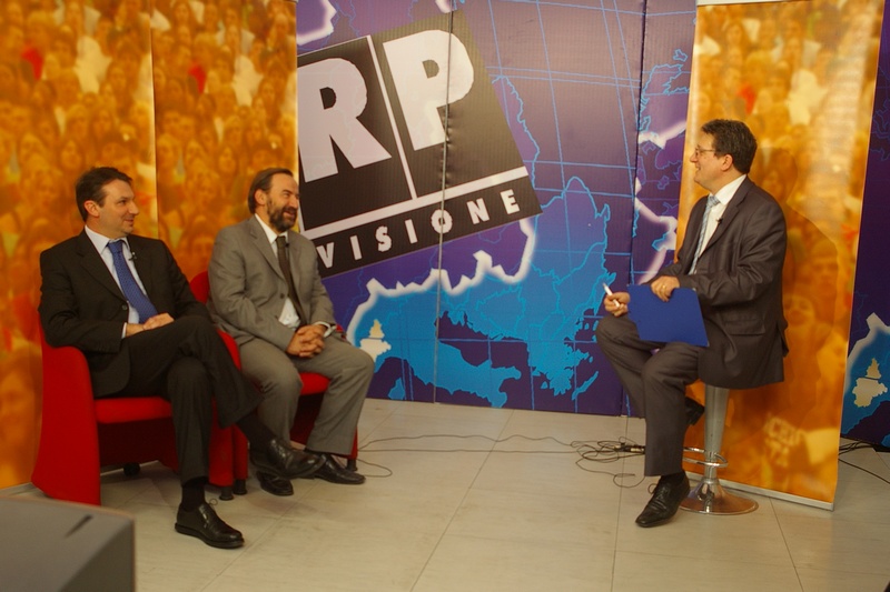 Intervista televisiva sulle tematiche ambientali e paesaggistiche di Flavio Duretto negli studi astigiani dell emittente GRP a Marco Devecchi (Osservatorio del Paesaggio per il Paesaggio e l Astigiano) e a Pierangelo Binello (Confartigianato Piemonte) (Foto di Alessio Occhino Manni).