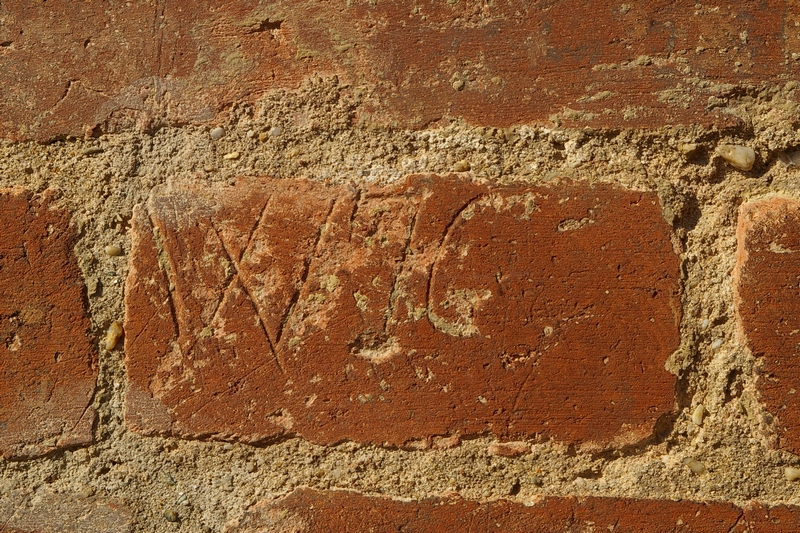 Date incise sui muri della cittadella di Alessandria. 1876.  W 76.