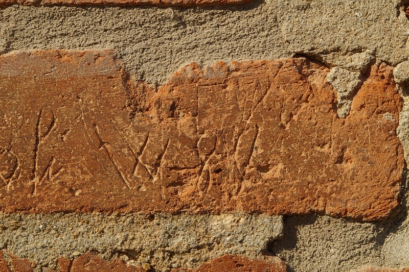 Date incise sui muri della cittadella di Alessandria.W 89.