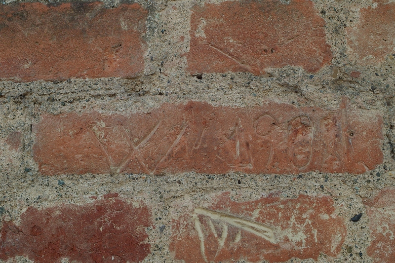 Date incise sui muri della cittadella di Alessandria.W 1908.