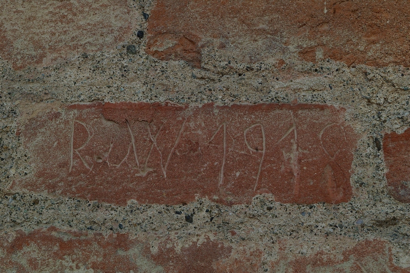 Date incise sui muri della cittadella di Alessandria. Ru W 1918.