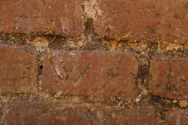 Date incise sui muri della cittadella di Alessandria. 1892. W 92.