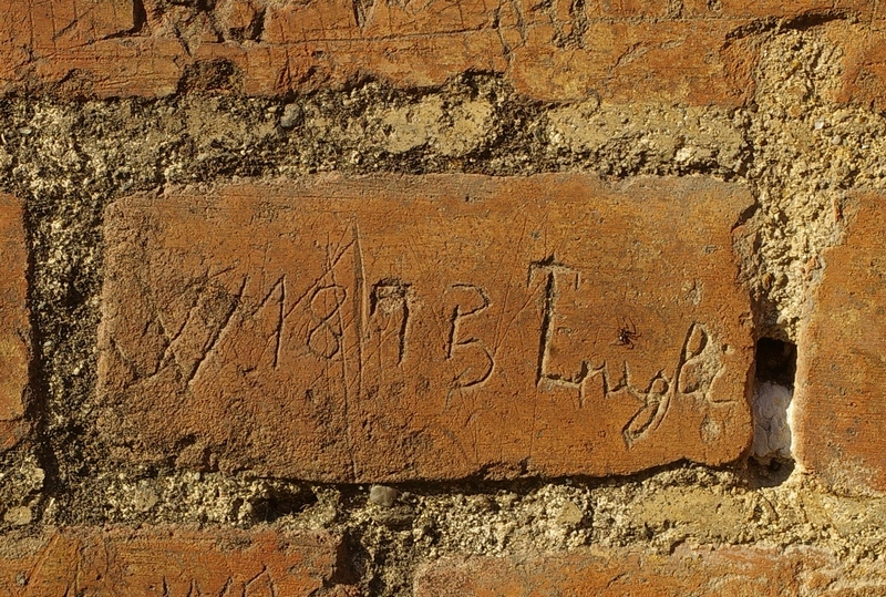 Date incise sui muri della cittadella di Alessandria. 1875.  W 1875 Lugli.