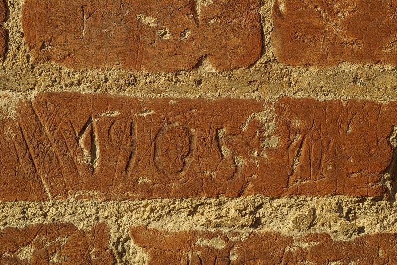 Date incise sui muri della cittadella di Alessandria.1908. W 1908  1.