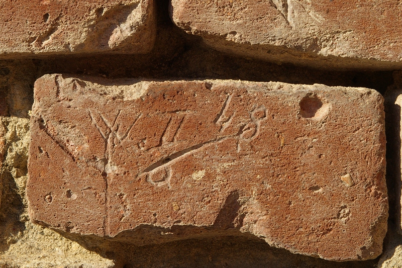 Date incise sui muri della cittadella di Alessandria. 1948. W II 48.