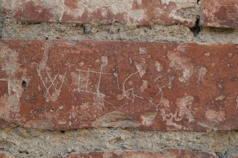 Date incise sui muri della cittadella di Alessandria.1868 - 1968.  W III 68