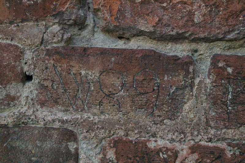 Date incise sui muri della cittadella di Alessandria. 1889.  W 89.