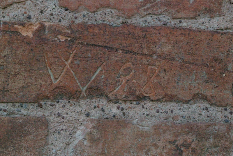Date incise sui muri della cittadella di Alessandria. 1898. W 98.