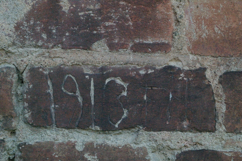 Date incise sui muri della cittadella di Alessandria. 1913. 1913 FN.