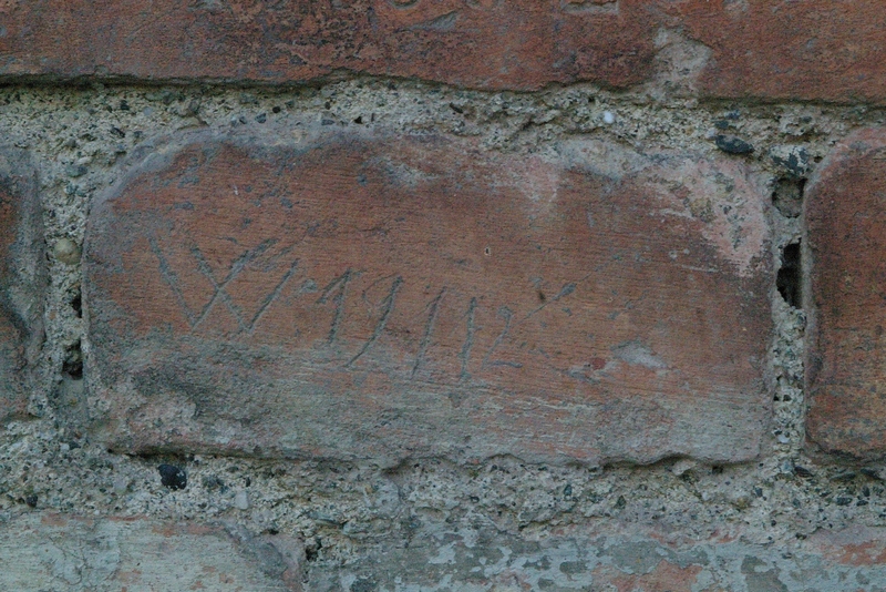 Date incise sui muri della cittadella di Alessandria. 1911.  W 19112.