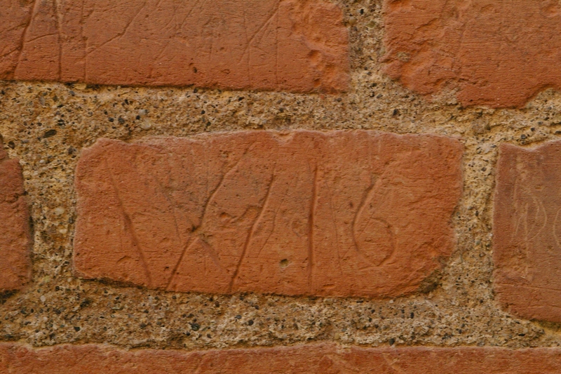 Date incise sui muri della cittadella di Alessandria. 1916.  W 16.