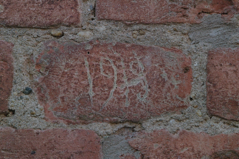 Date incise sui muri della cittadella di Alessandria. 1919.