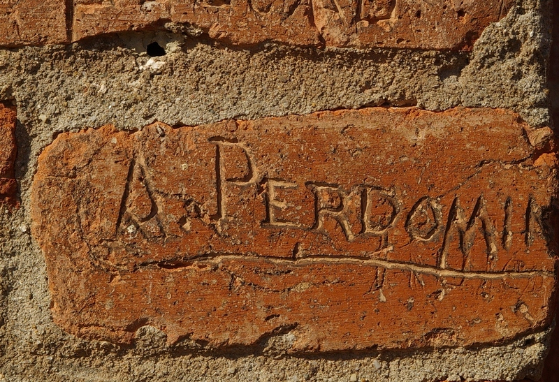 Nomi di persone incisi sui muri della Cittadella di Alessandria. A. PERDOMII.