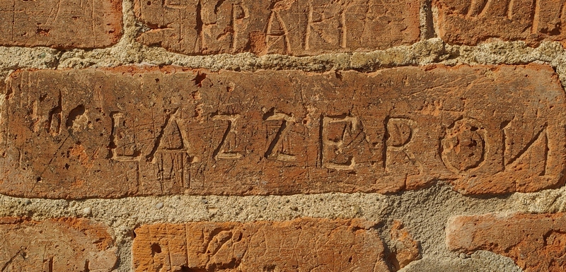 Nomi di persone incisi sui muri della Cittadella di Alessandria. LAZZERON.