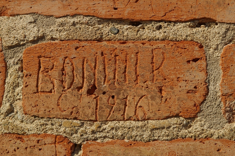 Nomi di persone incisi sui muri della Cittadella di Alessandria.. 1916. BONINI P. C..