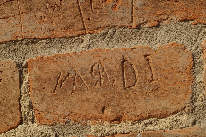 Nomi di persone incisi sui muri della Cittadella di Alessandria. NARDI.