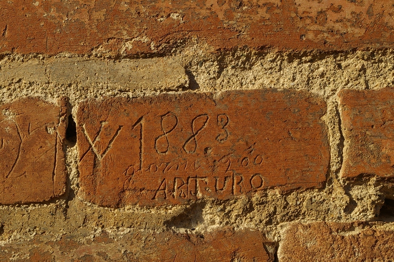 Nomi di persone incisi sui muri della Cittadella di Alessandria. W 1883 giorni 200 ARTURO.