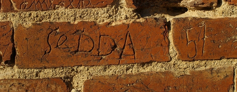 Nomi di persone incisi sui muri della Cittadella di Alessandria. 1857.  SEDDA 57,